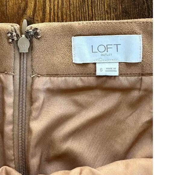 LOFT Outlet Faux Suede Mini Skirt Brown Size 6 Pockets Zipper Front Fall Style - Picture 3 of 4